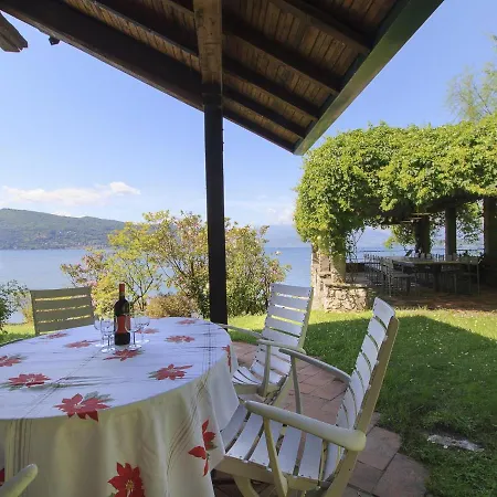 Vila Villa Cinderella 7 Bedrooms 13 Pax Ispra