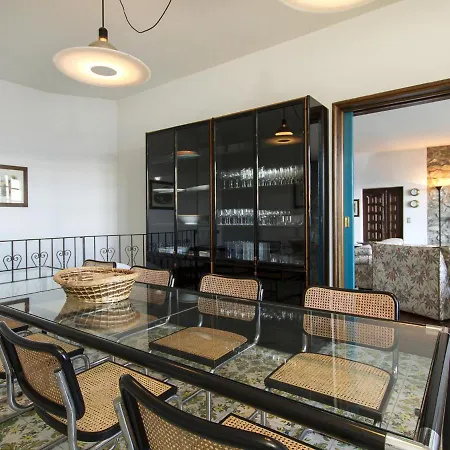 Villa Cinderella 7 Bedrooms 13 Pax Vila
